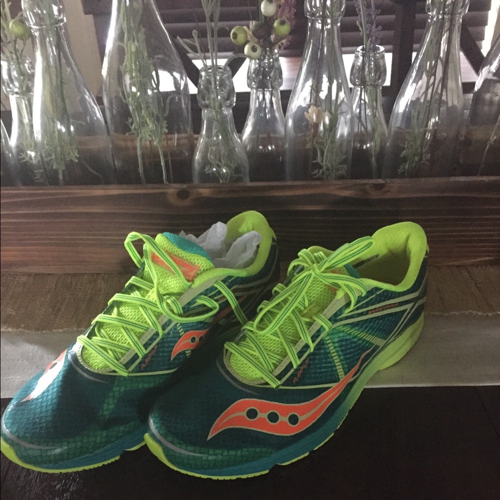 Saucony men’s athletic shoe NWB never worn